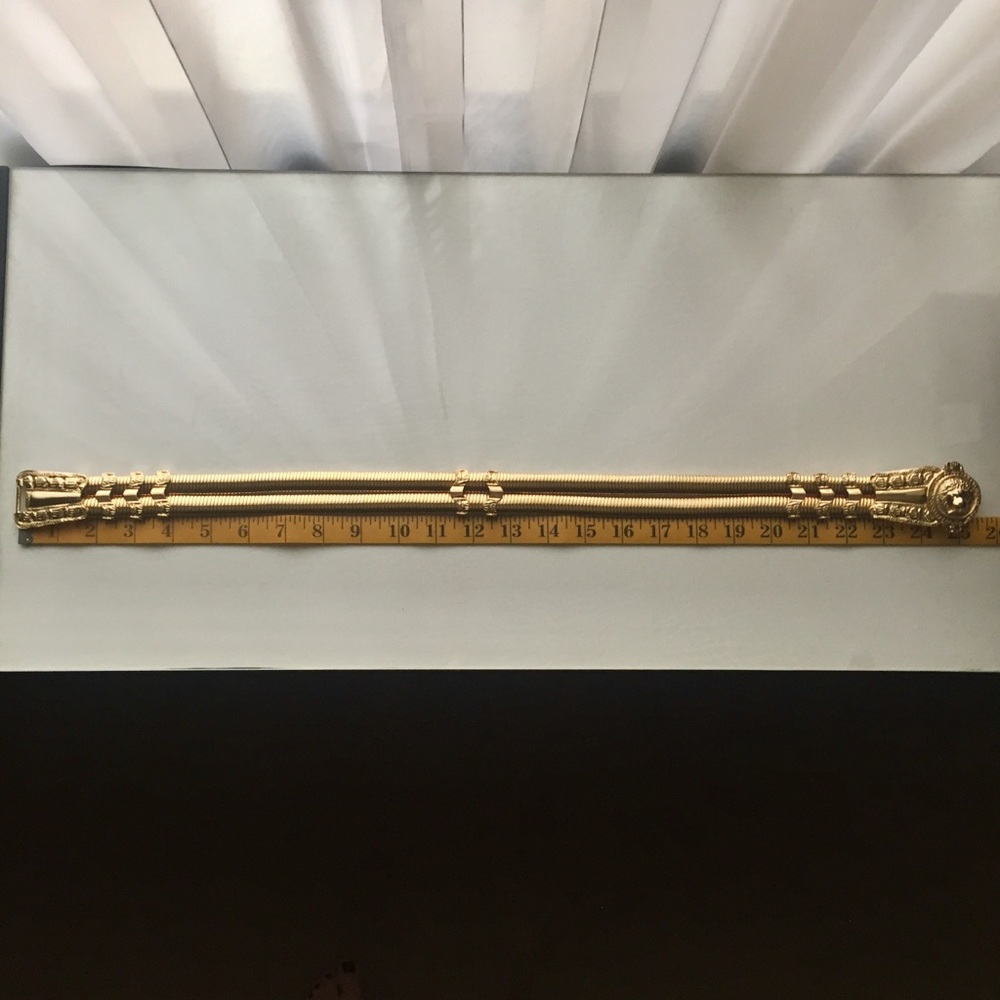 Judith Leiber Gold Lion’s Head Belt - Picture 2 of 8
